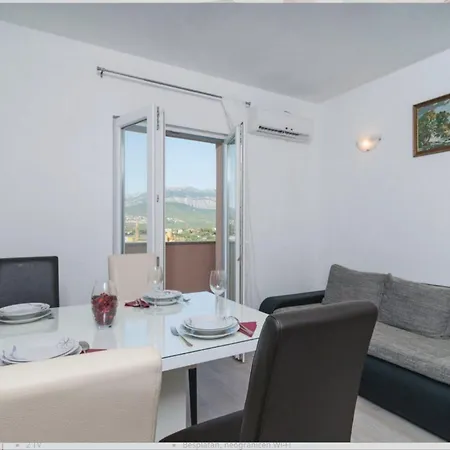 Tomi St - Two Bedroom With Balcony A3