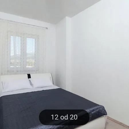 Tomi St - Two Bedroom With Balcony A3 Split